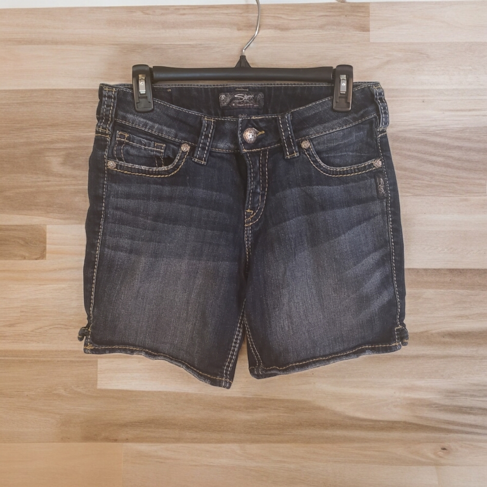 Womans silver jean shorts size 29